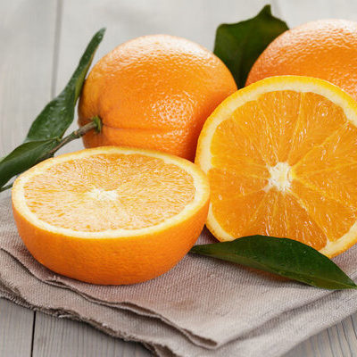 The orange (Citrus sinesis) is a type of citrus fruit belonging to the Rutaceae family.