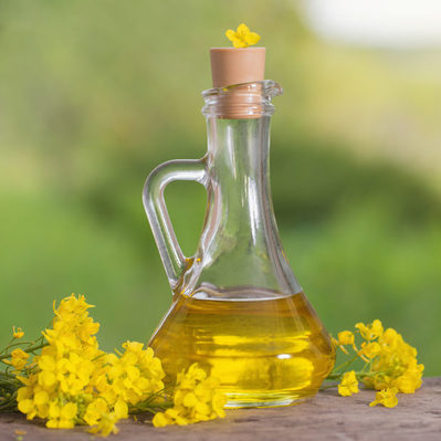 Rapeseed oil is a natural oil extracted from the yellow flowering rapeseed plant of the Brassica family.