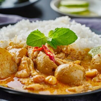 Massaman curry is a type of curry of Thai origin. This dish is highly influenced by Persian, Indian and Malay cuisines.